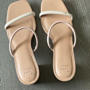Women’s sandals size 10